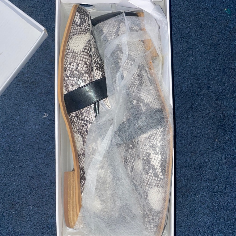 Restock Snake print  loafer
